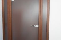 Цельностеклянная дверь для КазМунайТрейд