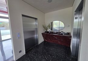 Сталь в движении: как двери становятся частью гастрономического сценария